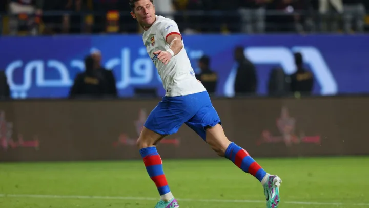 “Barcelona Asegura su Pase a la Final de la Supercopa de España Tras Vencer a Osasuna”   