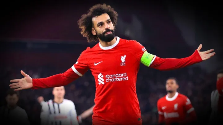 “Salah Ilumina Anfield y Afianza al Liverpool en la Cima”