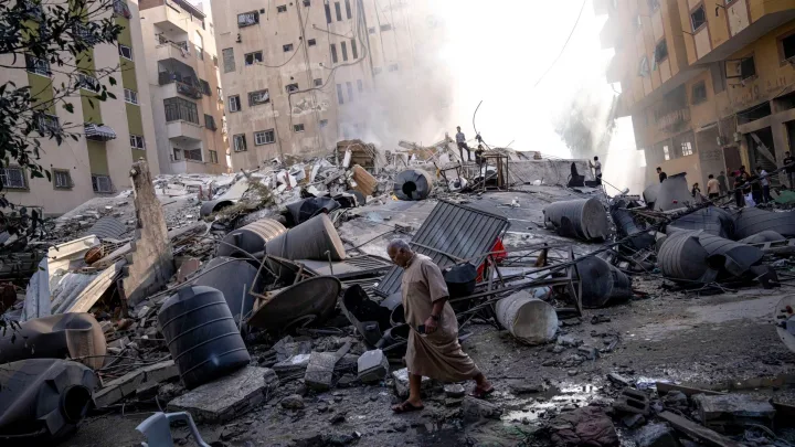 “Israel Anuncia Reducción de Intensidad en la Franja de Gaza Después de 24 Mil Muertos”