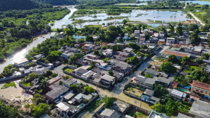 “Catástrofe en Río de Janeiro: Lluvias Dejan Ciudades en Estado de Emergencia y Miles de Damnificados”
