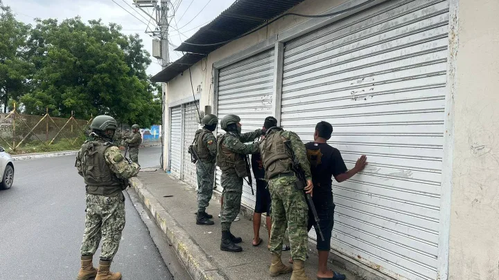Violencia: Ejército de Ecuador dice que grupos terroristas son objetivo militar