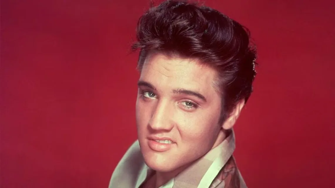 “Elvis Presley ‘Resucita’ Gracias a la Inteligencia Artificial para Dar un Concierto Virtual”