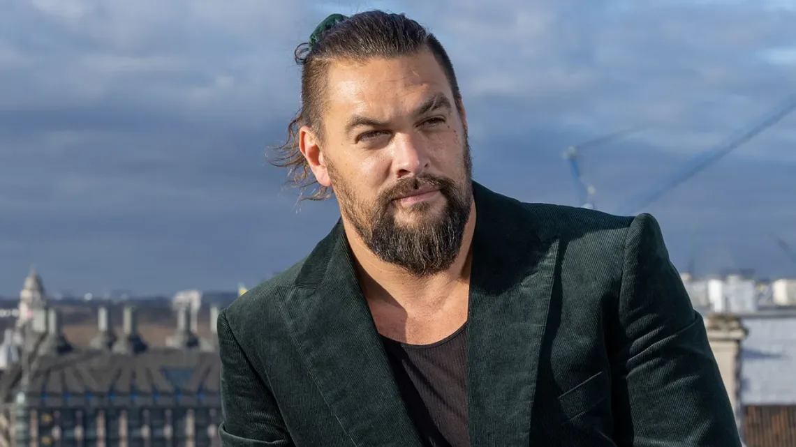  “Viviendo en la Carretera: Jason Momoa Revela su Estilo de Vida Nómada Después del Divorcio”   
