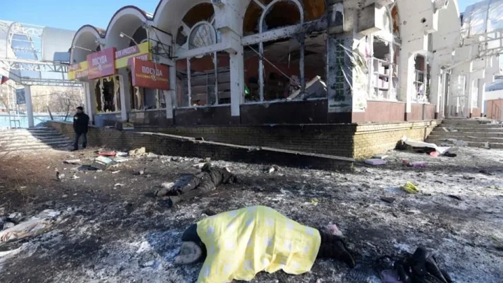 Mueren al menos 27 por bombardeo en Ucrania