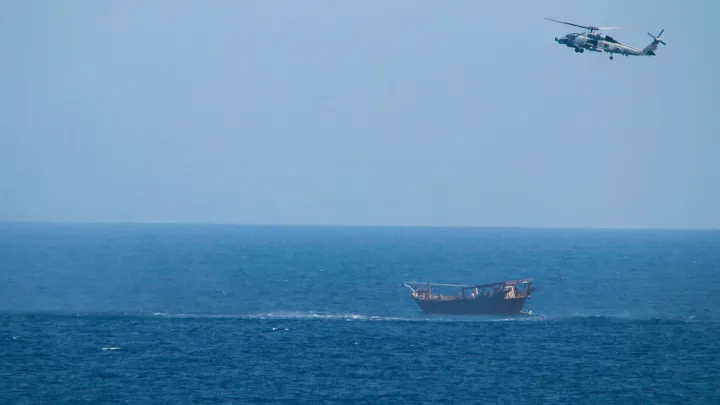 “Operación SEAL: Armada de EE. UU. Confisca Armas Iráníes Dirigidas a Rebeldes en Yemen”   