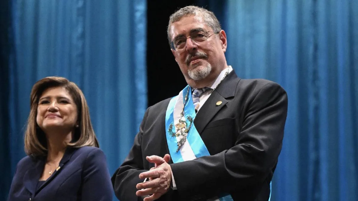 “Bernardo Arévalo Asume Como Nuevo Presidente de Guatemala en Medio de Tensiones y Retrasos”