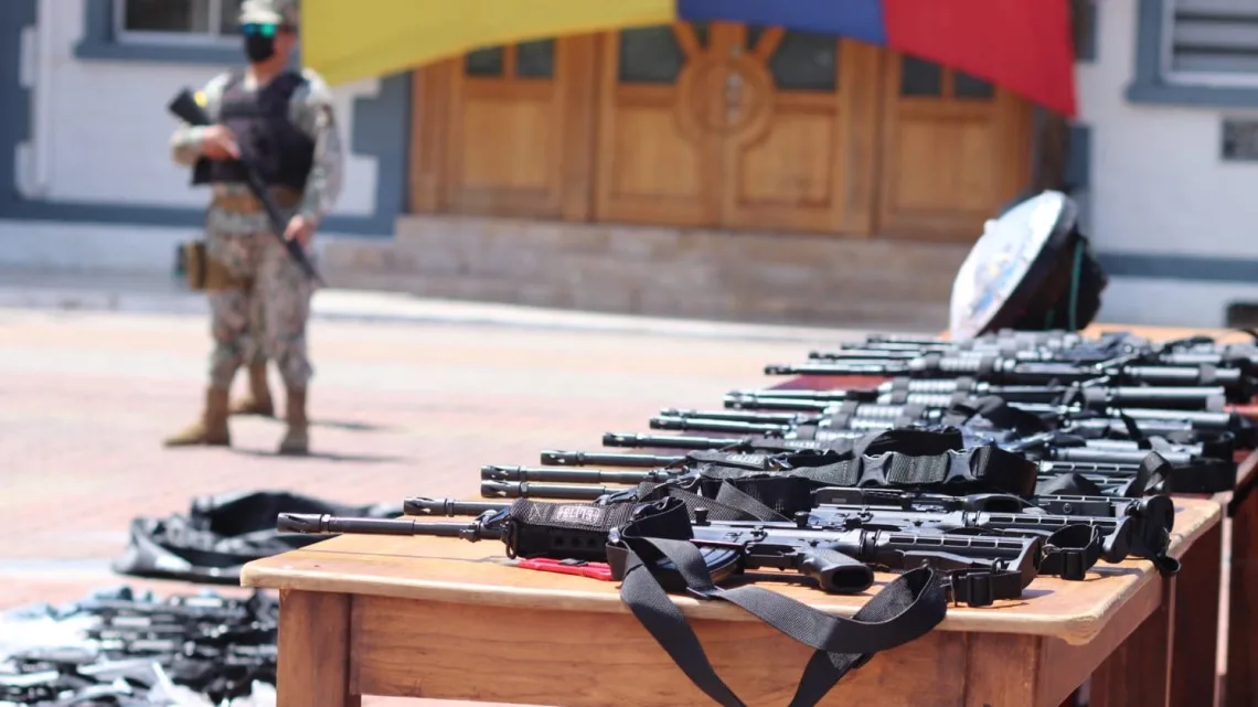 Éxito en Ecuador: Más de Mil Armas y Explosivos Decomisados Durante Estado de Excepción