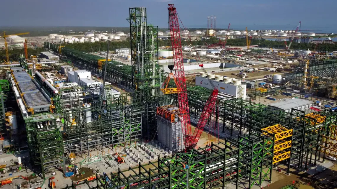 “Dos Bocas Arranca Producción: Pemex Proyecta Alcanzar un Millón 512 mil Barriles Diarios para Fin de Año”