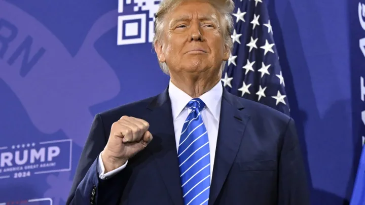 “Donald Trump Permanecerá en la Boleta de Illinois: Junta Electoral Decide Esperar Veredicto Judicial”