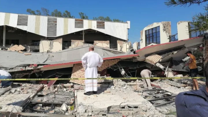 Niña que sobrevivió al desplome de iglesia en Tamaulipas la dan de alta 
