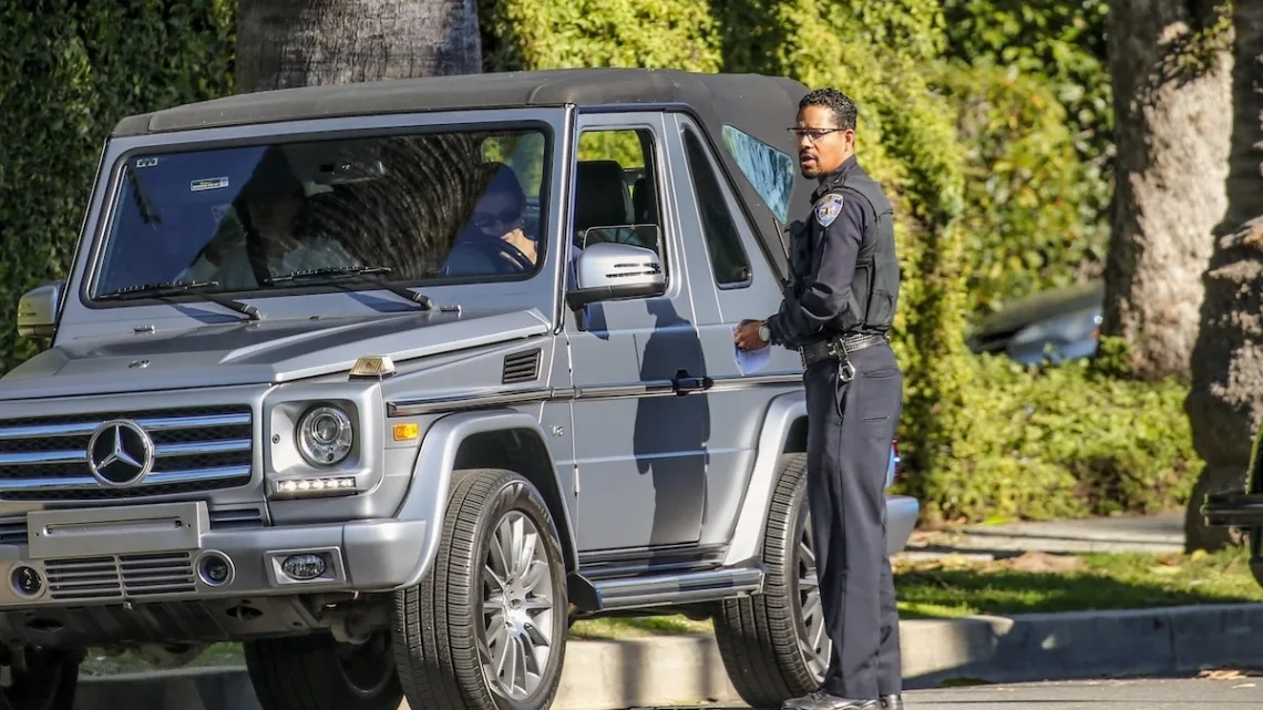  “Inesperada Parada para Kendall Jenner y Hailey Bieber en Beverly Hills”