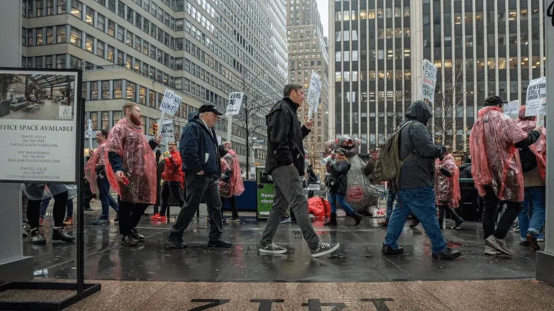 “Huelga Histórica en Medios: Trabajadores de NY Daily News y Forbes Paralizan Actividades”   