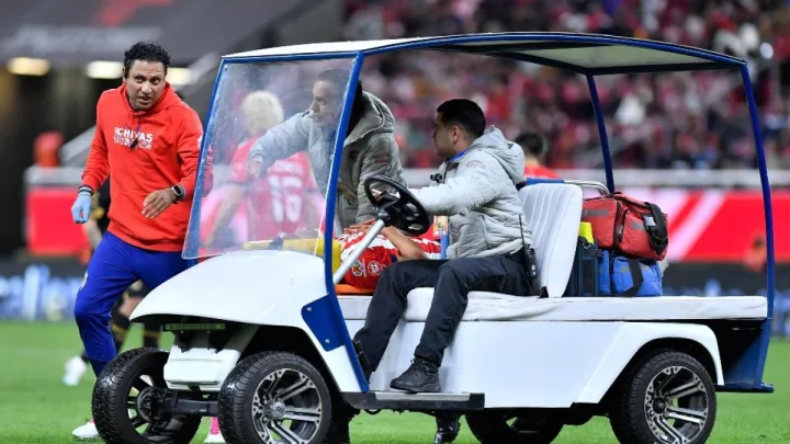 “Chivas Sufre Dura Baja: ‘Tiba’ Sepúlveda Con Fractura Facial”