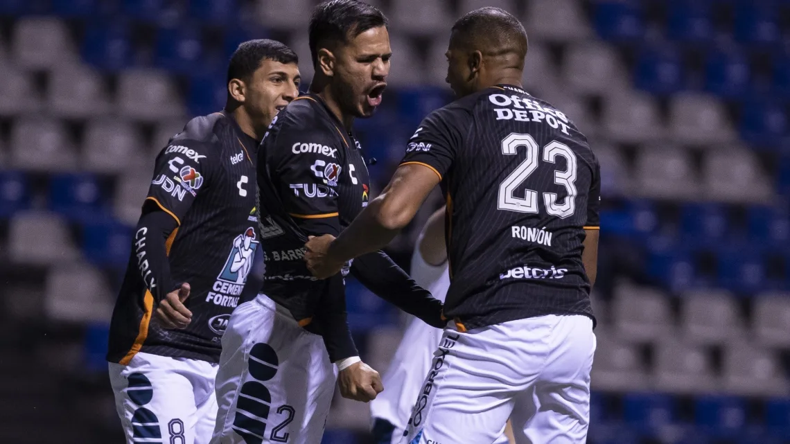 Pachuca golea a Puebla y se afirma como líder general en el Clausura 2024