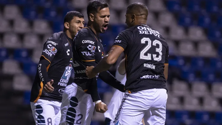 Pachuca golea a Puebla y se afirma como líder general en el Clausura 2024