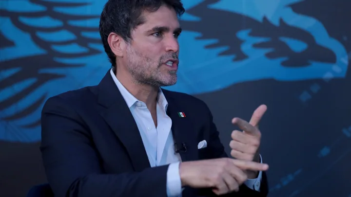 Verástegui se registra ahora como candidato independiente ante el INE