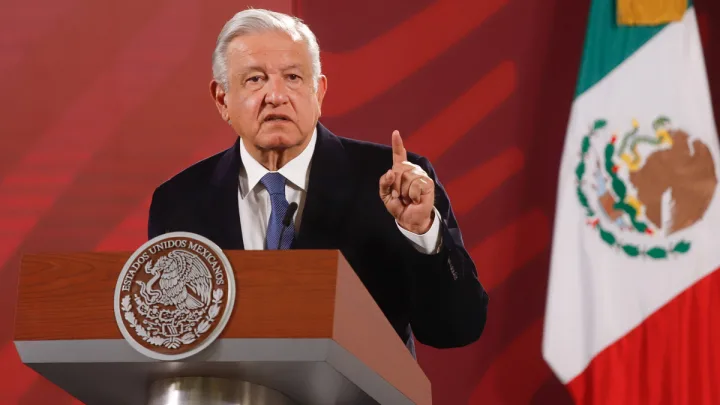 AMLO reacciona a marcha por la democracia