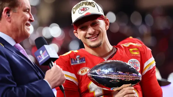 “Mahomes: El Nuevo Rey del Super Bowl”