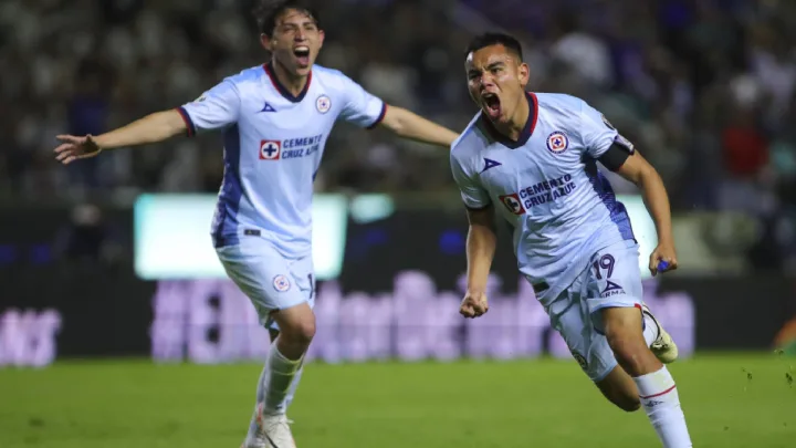 ¡SUFRIMIENTO PURO! Cruz Azul, con lo justo, vence a La Fiera y se queda con el liderato