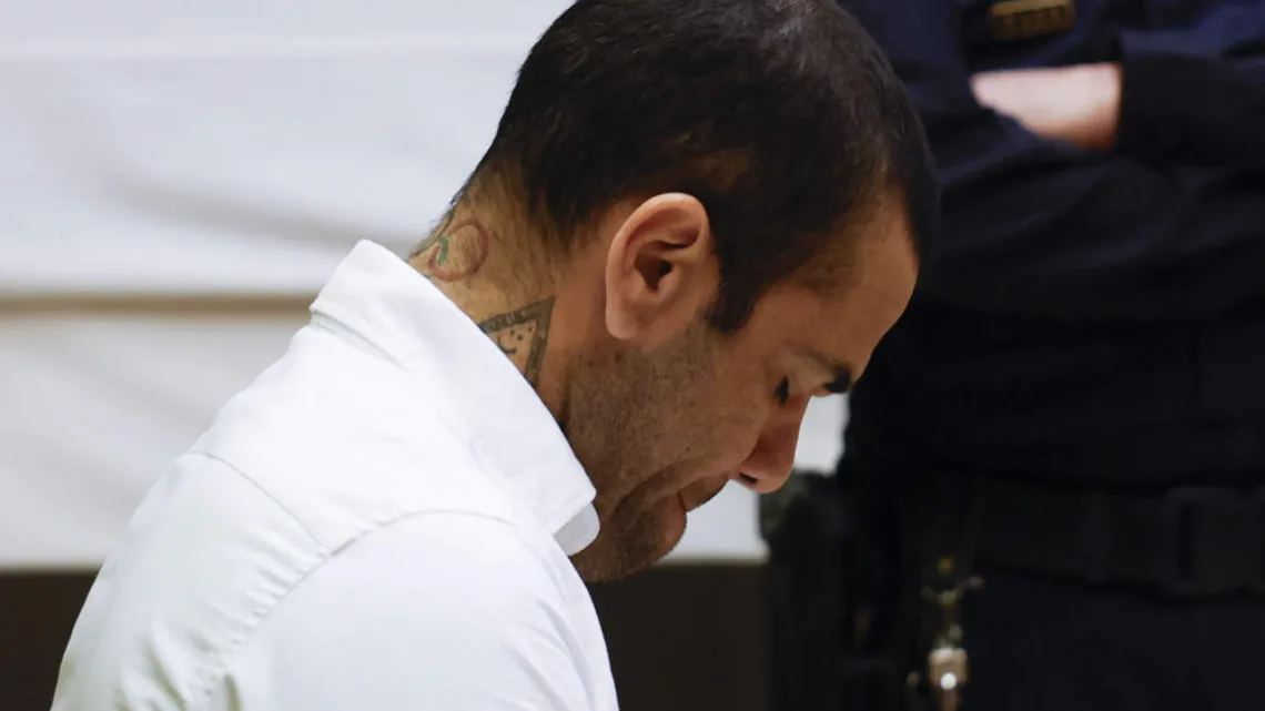 Condenan a Dani Alves a 4 años y seis meses de prisión por agresión sexual  