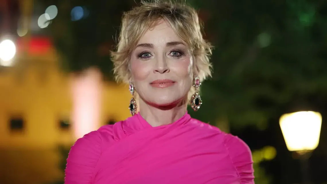 Sharon Stone celebra la muerte del cirujano que le operó el busto   