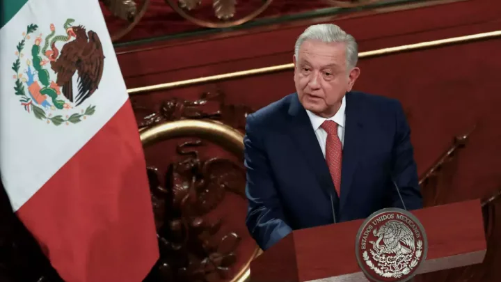 “AMLO Propone una Ola de Reformas Constitucionales para Blindar la Cuarta Transformación”