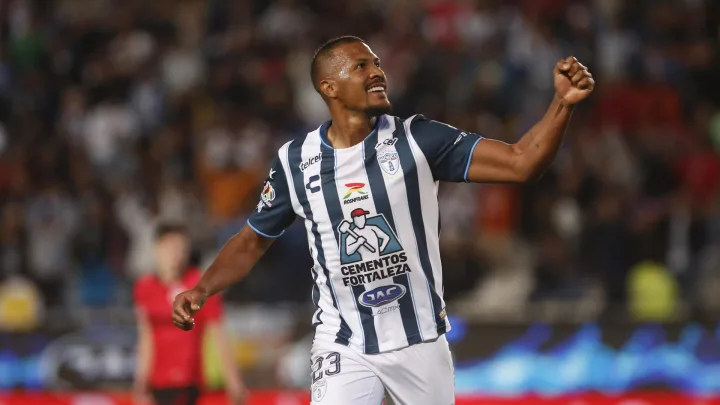 “Mexicanos Destacan en la Carrera por el Título de Goleo en la Liga MX”