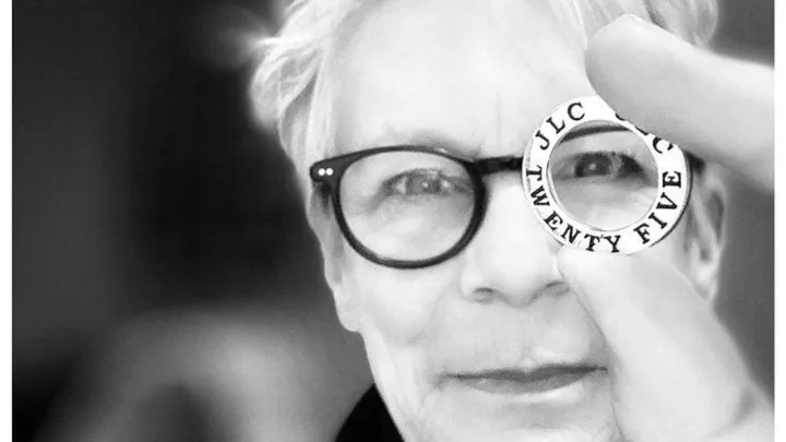 Jamie Lee Curtis celebra un cuarto de siglo de sobriedad con un mensaje conmovedor