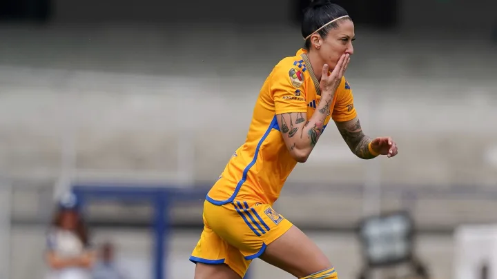 Revelan insultos y amenazas contra estrella del fútbol femenino   