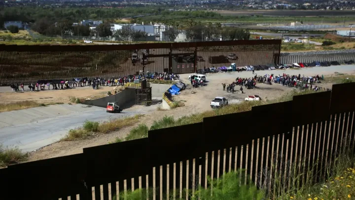 Disminución de migrantes que cruzan la frontera entre México y EU