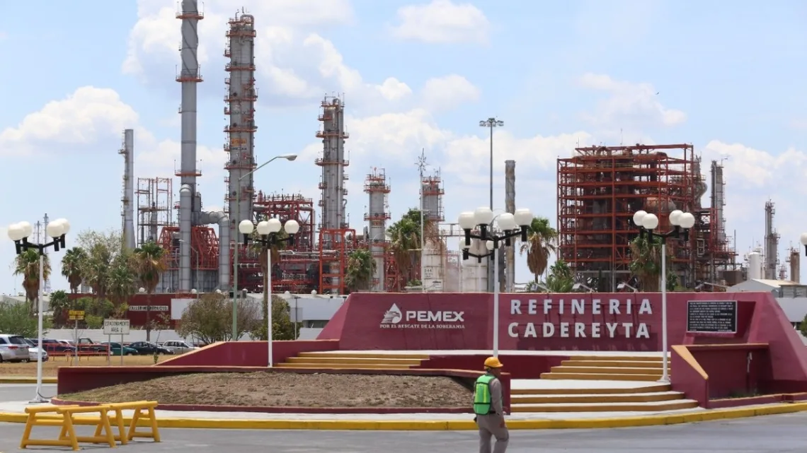 López Obrador Niega Responsabilidad de Refinería de Cadereyta en Contaminación