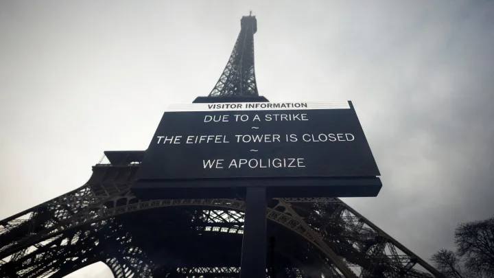 Trabajadores cierran la Torre Eiffel por huelga laboral