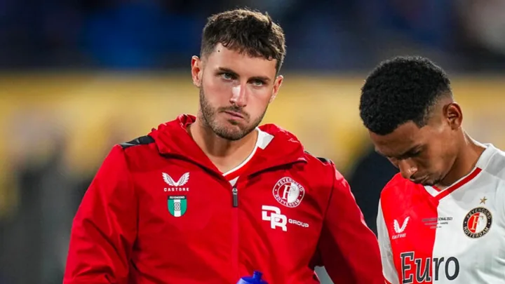 Críticas a Santiago Giménez por falta de gol en Feyenoord