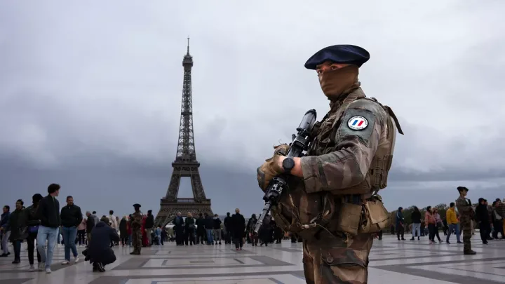 Francia Eleva al Máximo su Nivel de Alerta Terrorista Tras el Atentado de Moscú