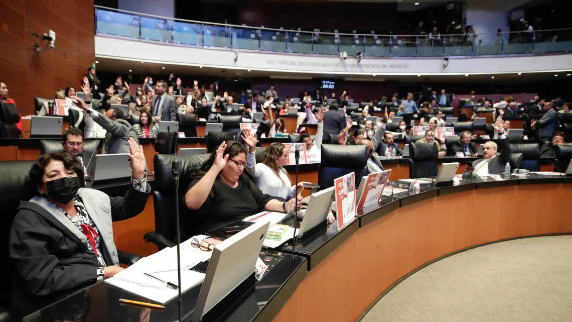 Propuesta en el Senado busca proteger a periodistas de “atropellos” laborales   I