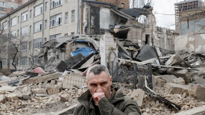 “Kiev Sufre Tercer Bombardeo en Cinco Días: Rusia Lanza Misiles Contra la Capital Ucraniana”