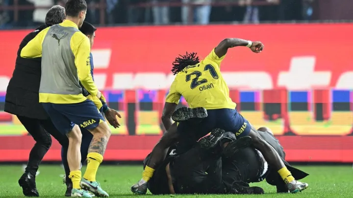FIFA Condena Violencia en Partido Turco   