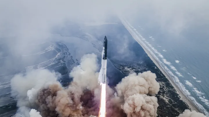  SpaceX Realiza Exitoso Vuelo de Prueba de Starship a Pesar de Incidente   