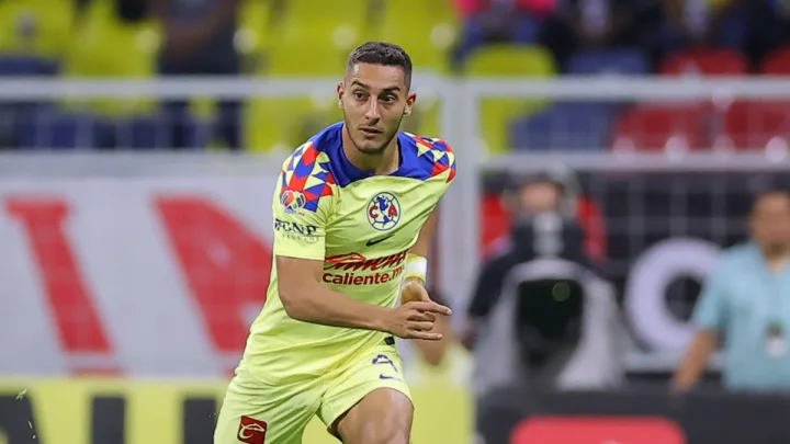 Sebastián Cáceres renueva con América por 3 años y tiene vía libre para Europa