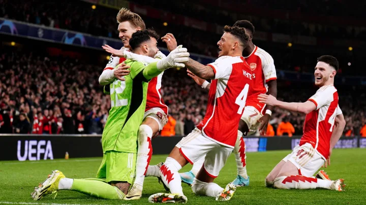 Arsenal avanza a cuartos de final de la Champions League con David Raya como héroe