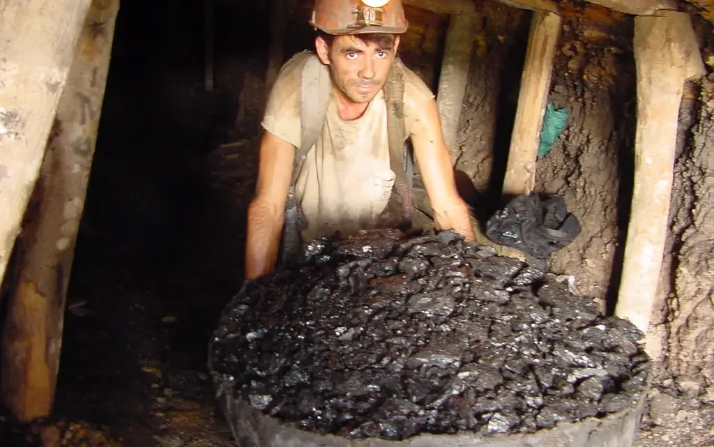 El costo oculto de la tecnología: esclavitud y sangre en la extracción de minerales