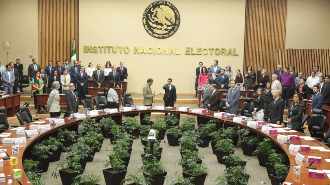 INE rechaza suspender “mañaneras” de AMLO