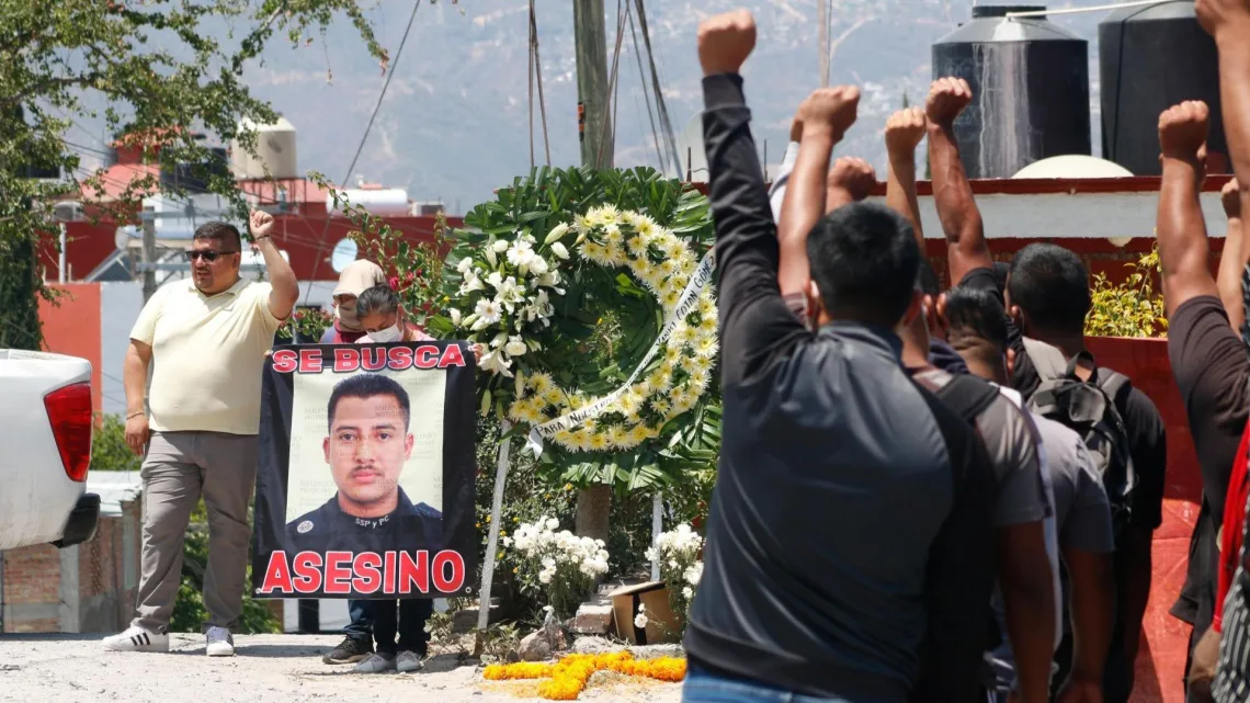 Detenido policía que mató a normalista en Guerrero, anuncia López Obrador