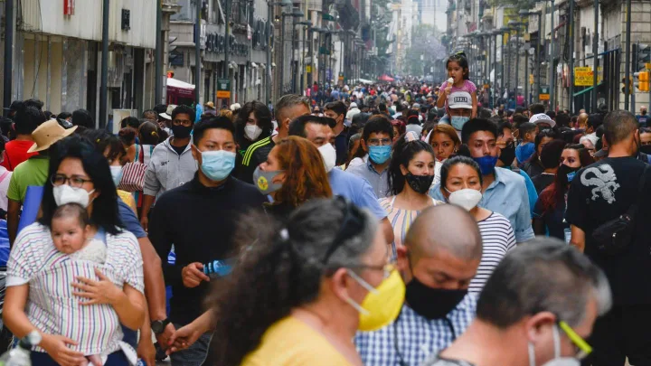  Comisión Independiente señala daños devastadores en el manejo de la pandemia en México