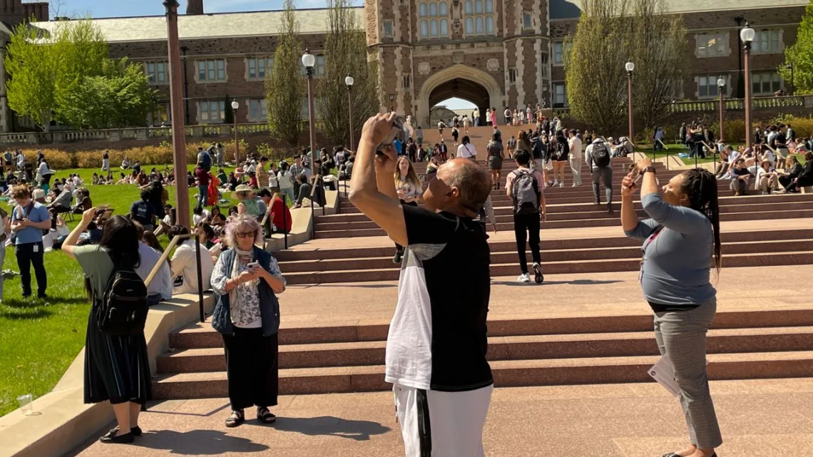 Festival al aire libre en Washington para observar el eclipse solar   