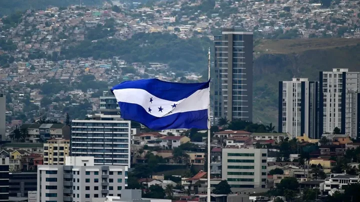 Honduras se une a Venezuela en apoyo a México: retira diplomáticos de Ecuador