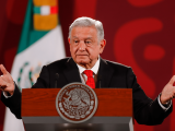 López Obrador defiende el blindaje del Palacio Nacional ante manifestaciones de normalistas de Ayotzinapa