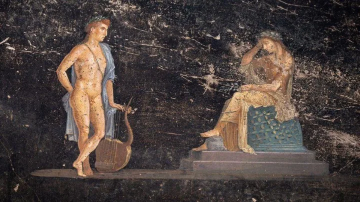 Descubrimiento de frescos y murales en Pompeya revela mitología y tragedia