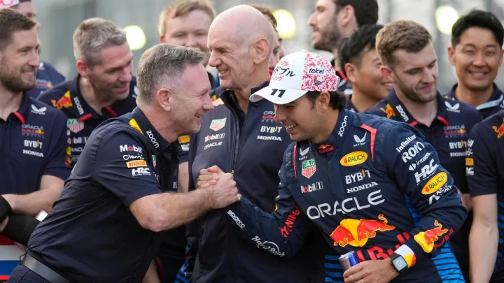  Checo Pérez buscaría permanecer tres años más en Red Bull, según reportes