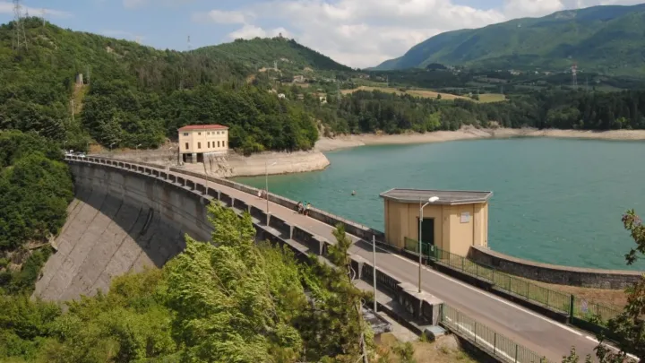  Tragedia en central hidroeléctrica de Italia: Al menos tres muertos y seis desaparecidos en explosión